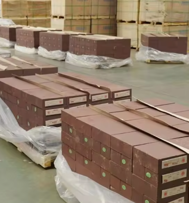 Rongsheng wysokiej temperatury cegły magnezowe 92 95 MGO cegły magnezytowe Ciepło magazynowanie ogniotrwałe cegły magnezyjne 230x114x65mm