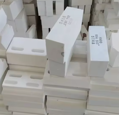 Wysokiej czystości Alumina Ztopiony Corundum Mullite Cegła Wysokiej Temperatury Pieczarnia Korundum Mullite ogniotrwałe cegły